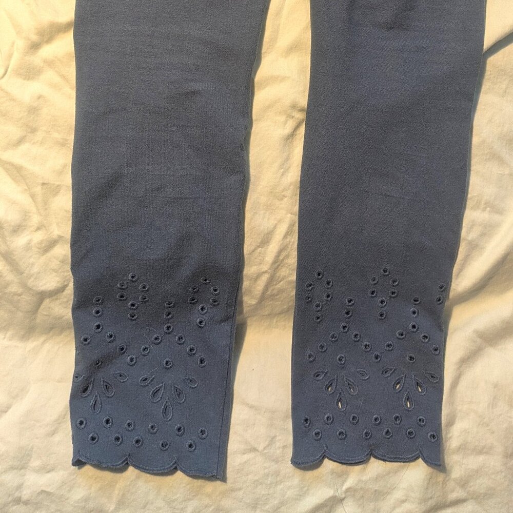 Cute Gray-Blue Leggings with Scalloped Ankle